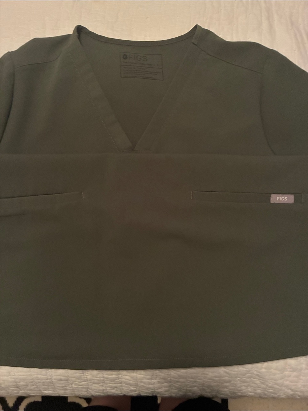 Figs V-Neck Scrub Top with Pockets Large and Medium Joggers in Olive